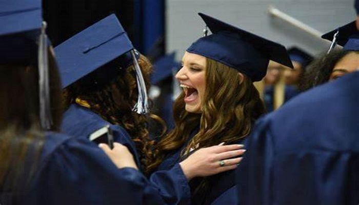 South Dakota Farm Bureau Awards $8,000 in Scholarships